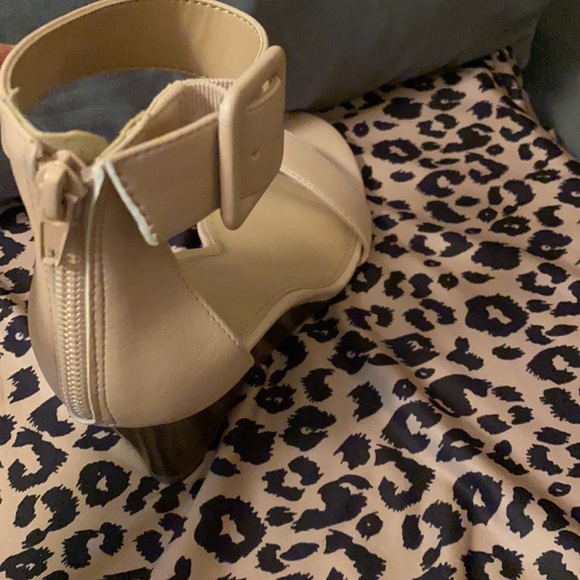 New - Picture 2 of 4